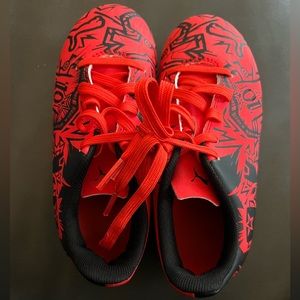 Like New Only Worn once in Yard, Kids Sz 12 Puma soccer cleats red/blk